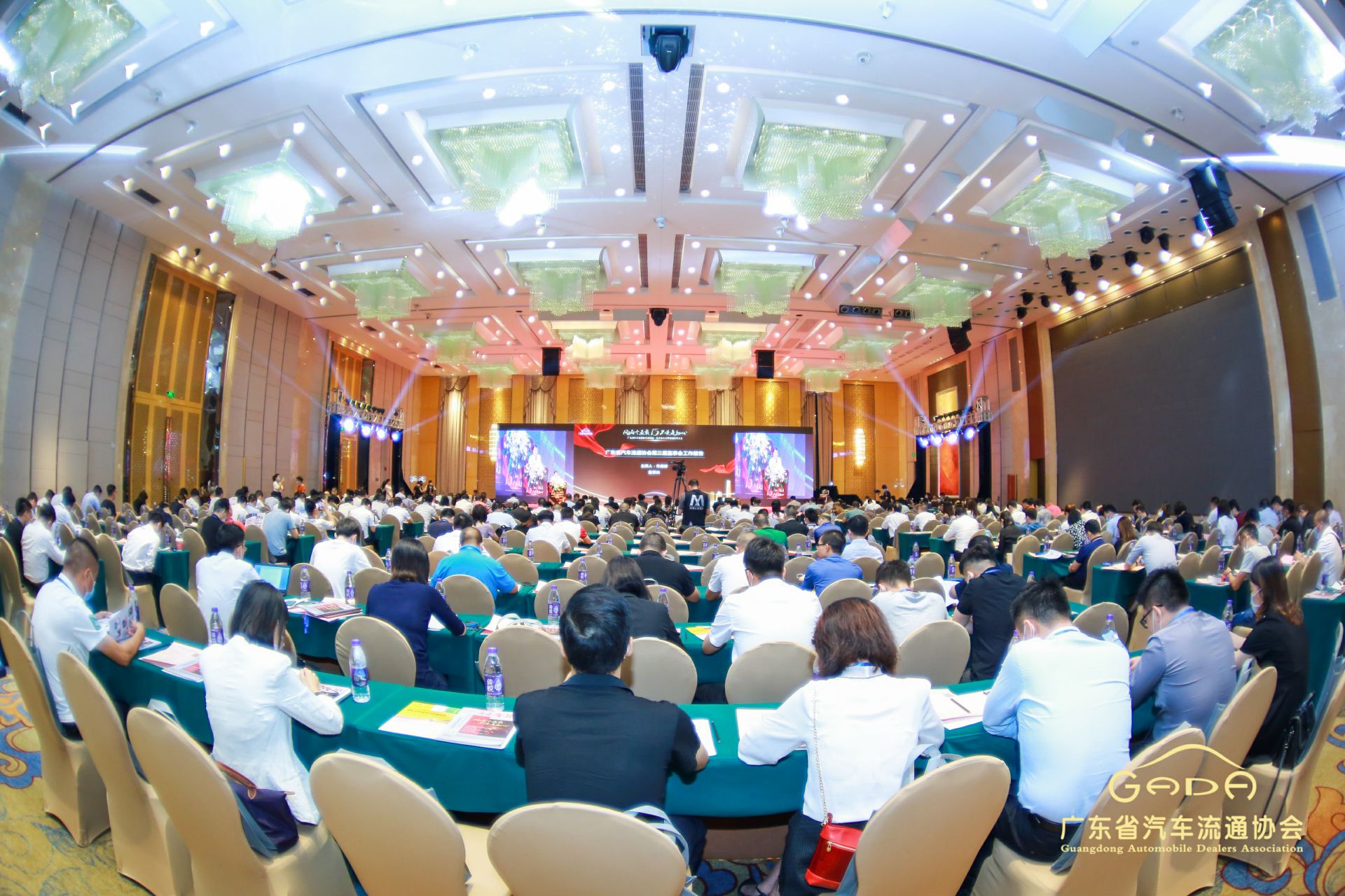 喜报丨九游·官方站网页版-九游(中国)“包揽”省汽车流通行业颁奖礼53项大奖(图1)