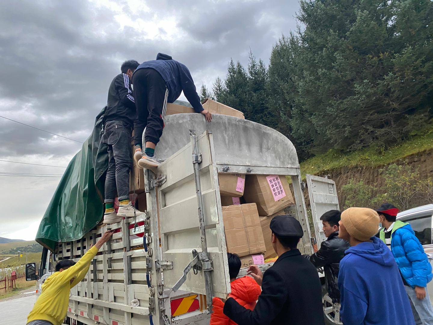 九游·官方站网页版-九游(中国)公益回顾丨家国同欢月同圆 温暖满载甘孜州(图5)